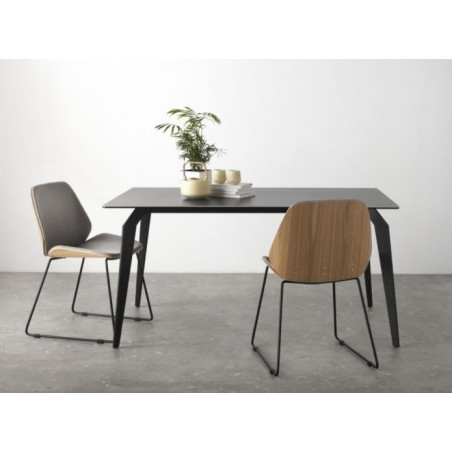 SILLA MADERA TAPIZADA CON PATAS METALICAS NEGRAS MODELO ZOE