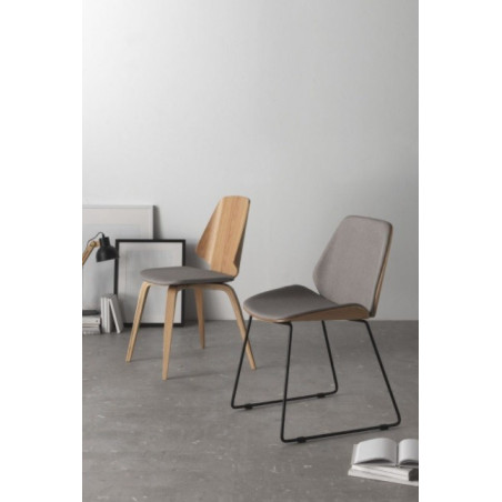 SILLA MADERA TAPIZADA CON PATAS METALICAS NEGRAS MODELO ZOE