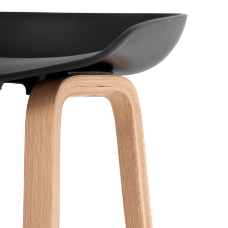 TABURETE RON COLOR NEGRO ALTO